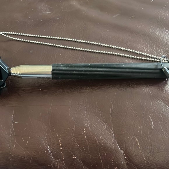 Selfie Stick w/3.5mm design, shutter control, photo buttons, & extends to 40”. - Picture 3 of 10